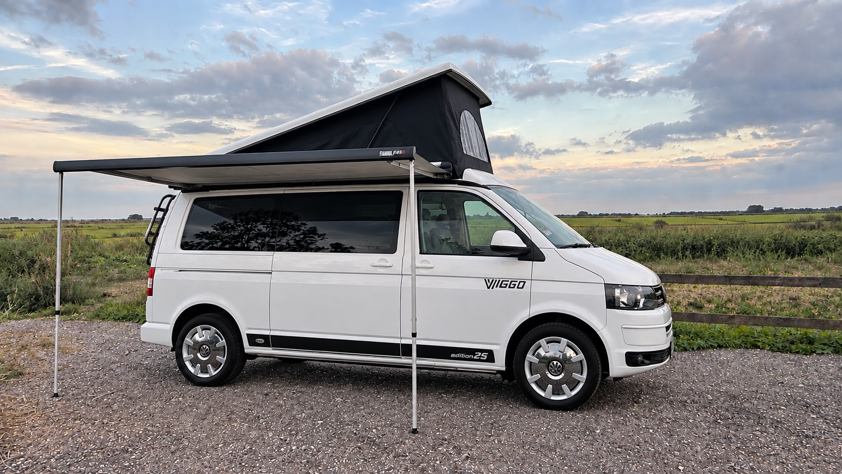 Witte Volkswagen Transporter T5 camper Viggo #2 met luifel